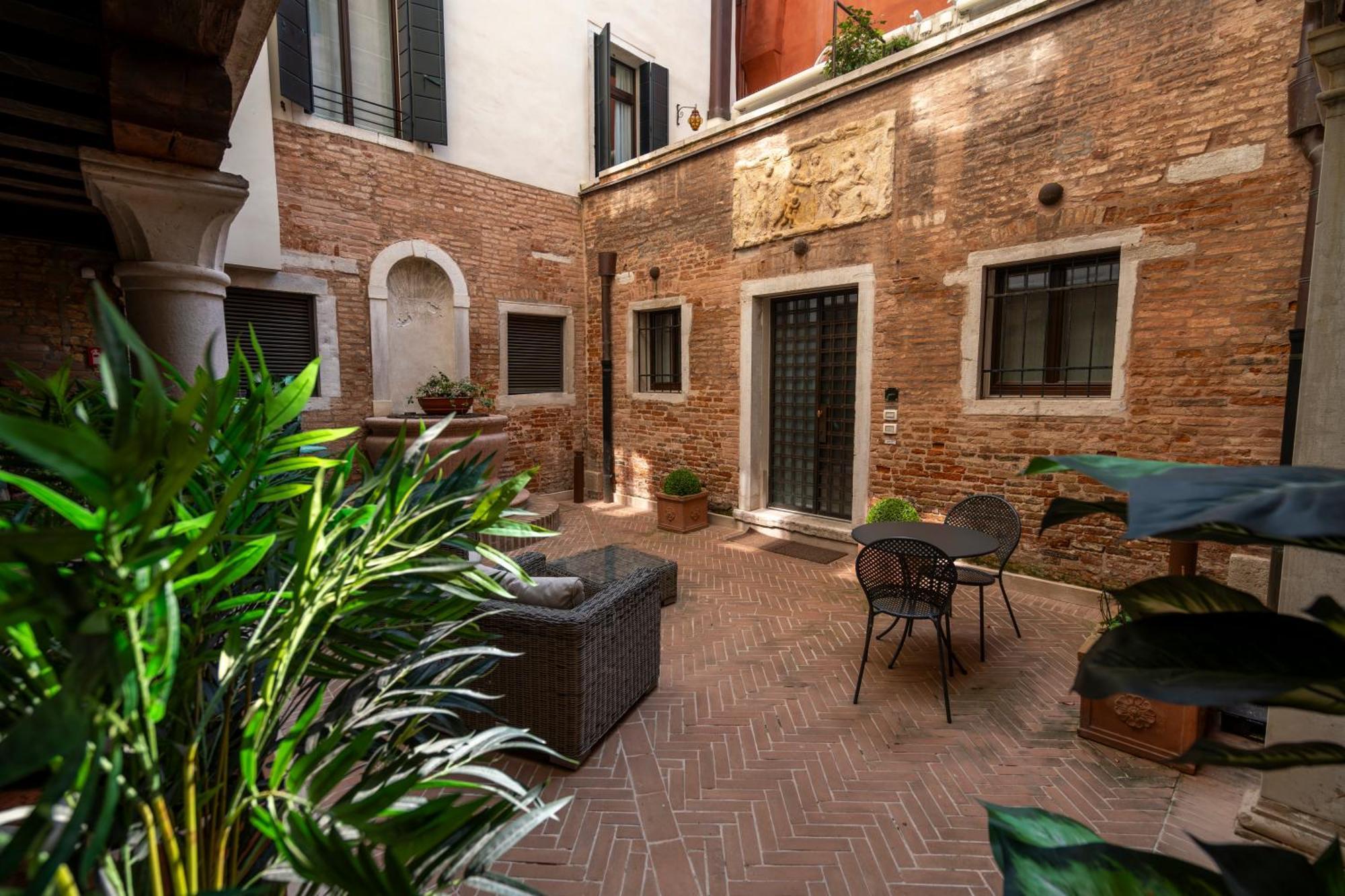 Palazzo Morosini Degli Spezieri - Lifestyle Apartments Veneza Exterior foto