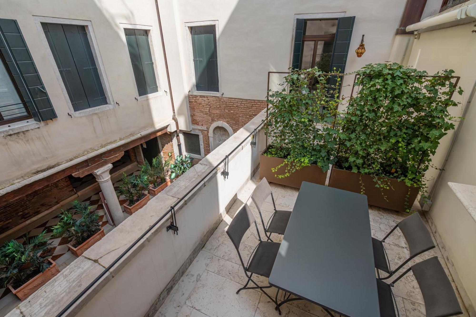 Palazzo Morosini Degli Spezieri - Lifestyle Apartments Veneza Exterior foto