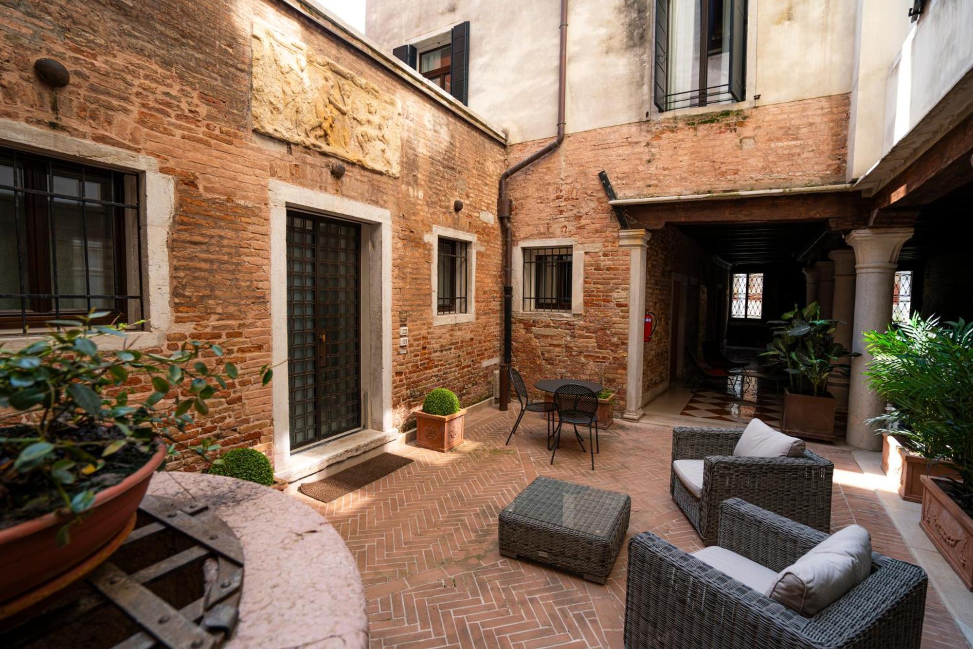 Palazzo Morosini Degli Spezieri - Lifestyle Apartments Veneza Exterior foto